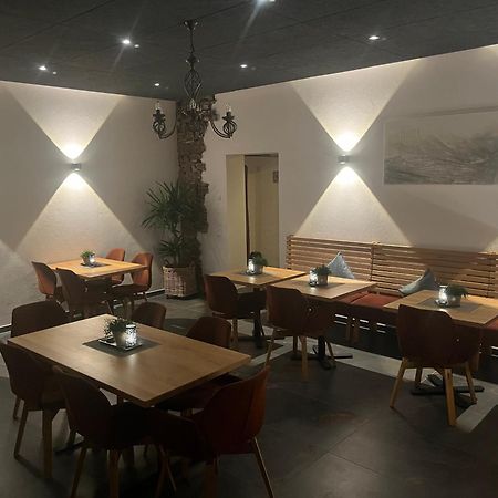 Wein- Und Gaestehaus M. Bai Mesenich Ngoại thất bức ảnh