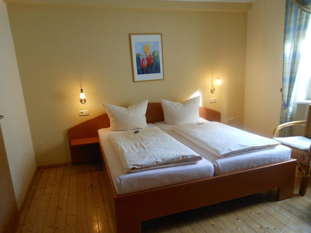 Wein- Und Gaestehaus M. Bai Mesenich Phòng bức ảnh