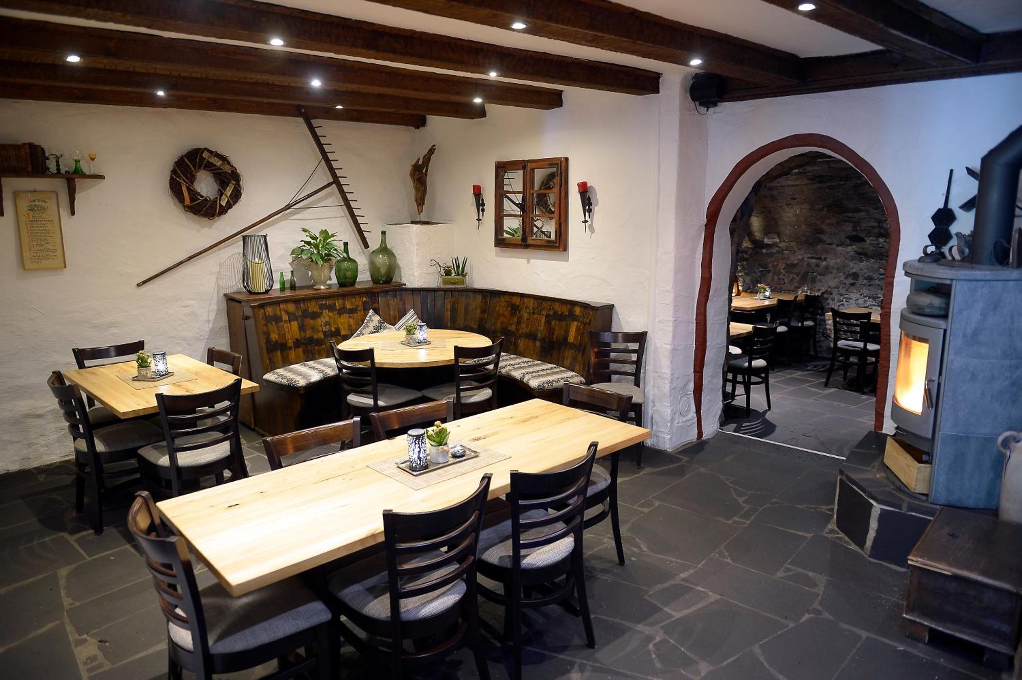 Wein- Und Gaestehaus M. Bai Mesenich Ngoại thất bức ảnh