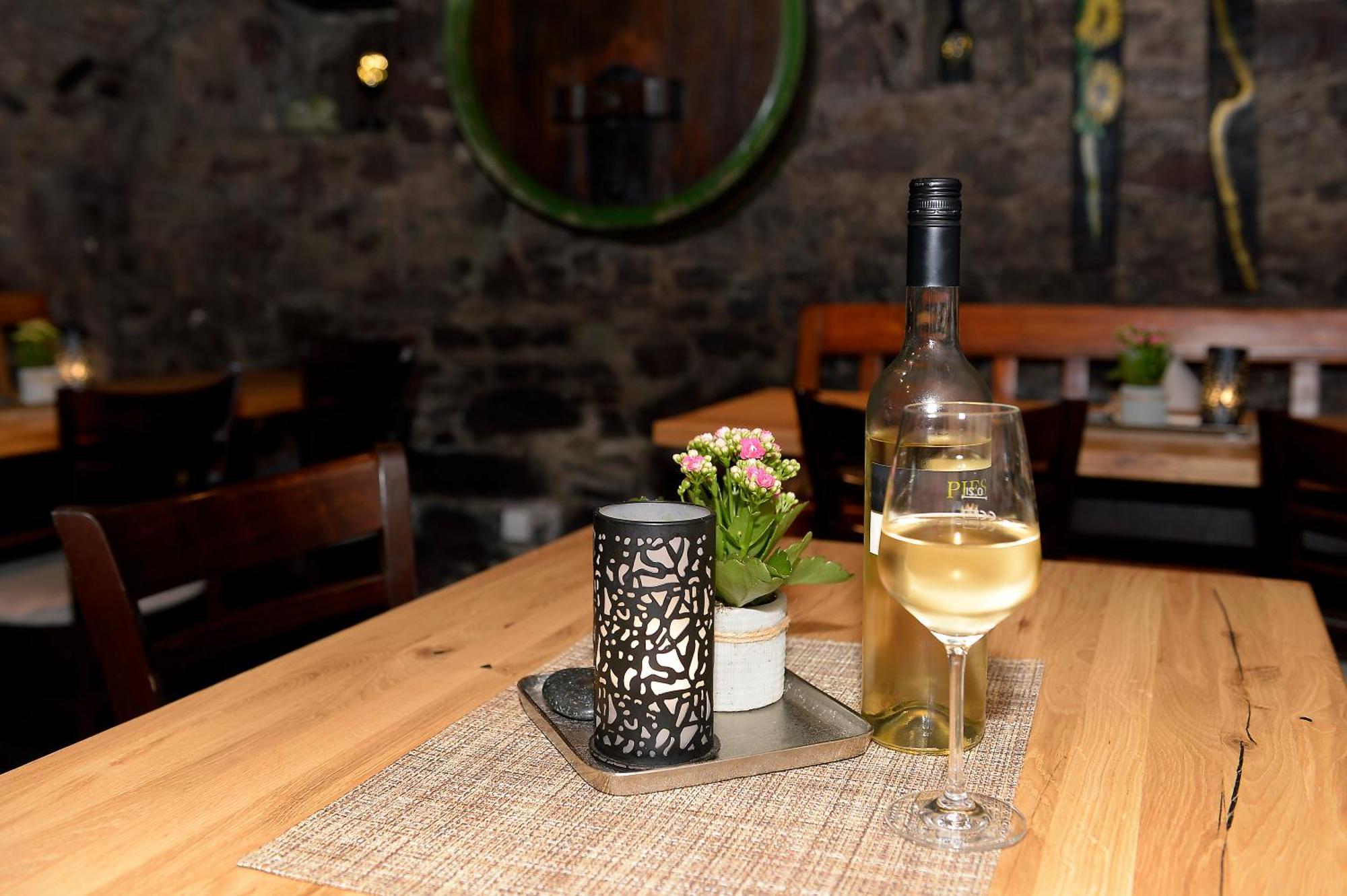 Wein- Und Gaestehaus M. Bai Mesenich Ngoại thất bức ảnh