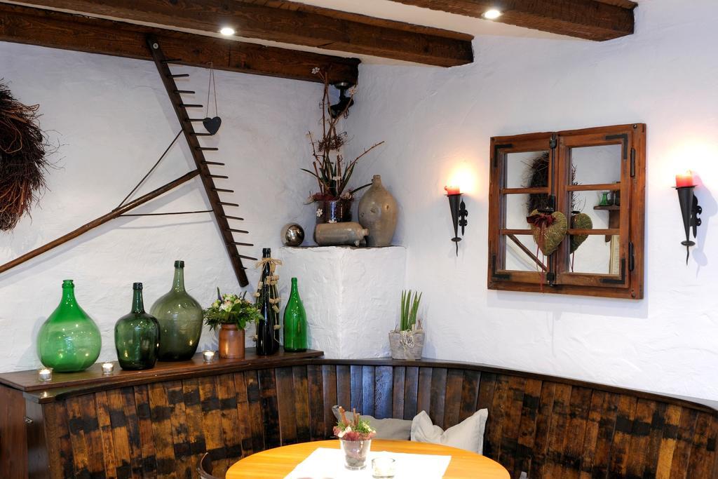 Wein- Und Gaestehaus M. Bai Mesenich Ngoại thất bức ảnh