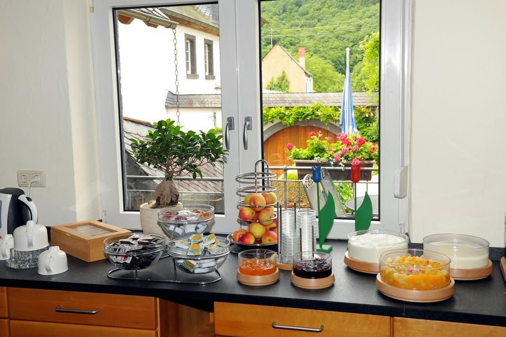 Wein- Und Gaestehaus M. Bai Mesenich Ngoại thất bức ảnh